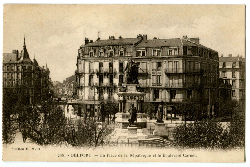 Carte postale ancienne Territoire-de-Belfort Belfort Place de la République et Bld Carnot à Belfort