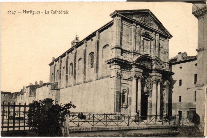 Carte postale ancienne Martigues La Cathedrale à Martigues