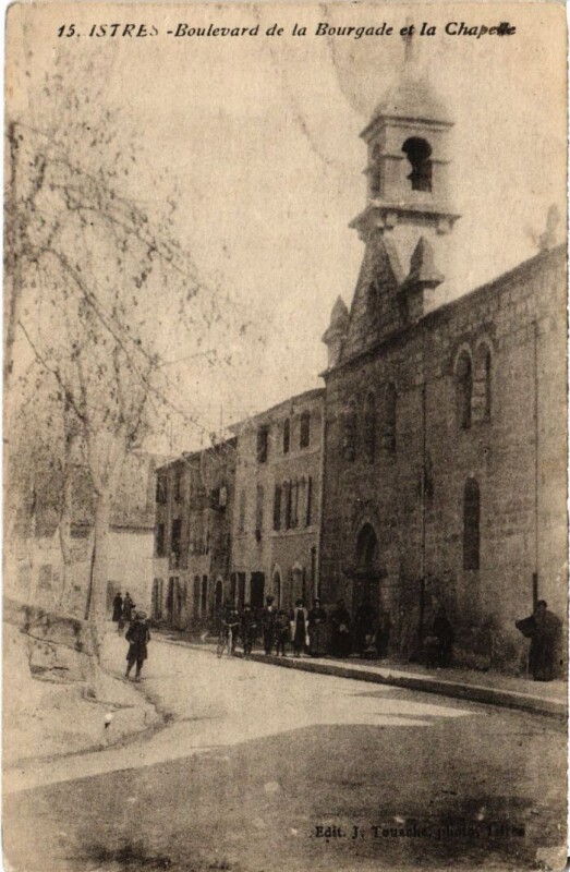 Carte postale ancienne Istres Boulevard de la Bourgade et la Chapelle à Istres