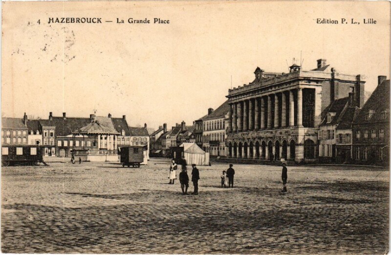 Carte postale ancienne Hazebrouck - La Grande Place à Hazebrouck