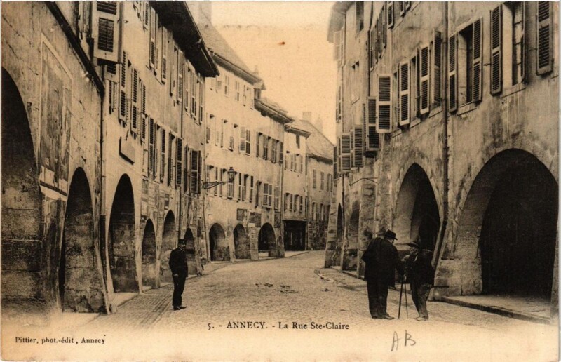 Carte postale ancienne Annecy La Rue Sainte-Claire à Annecy