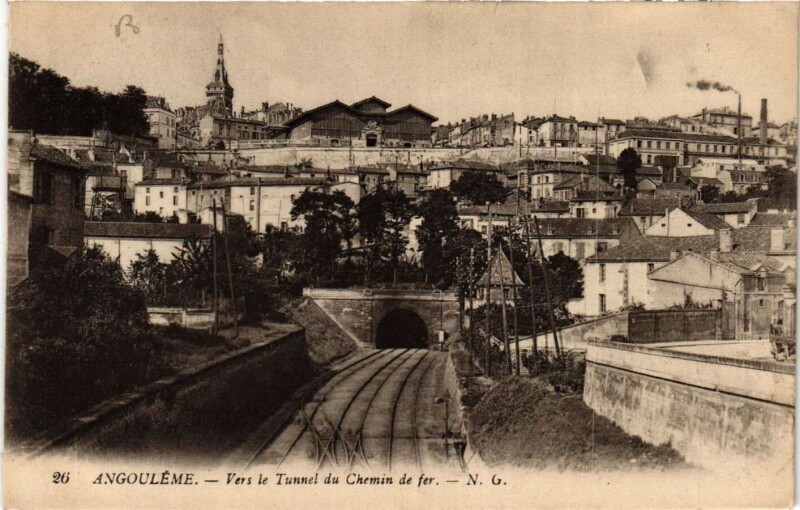 Carte postale ancienne Angouleme - Vers le Tunnel du Chemin de fer à Angoulême
