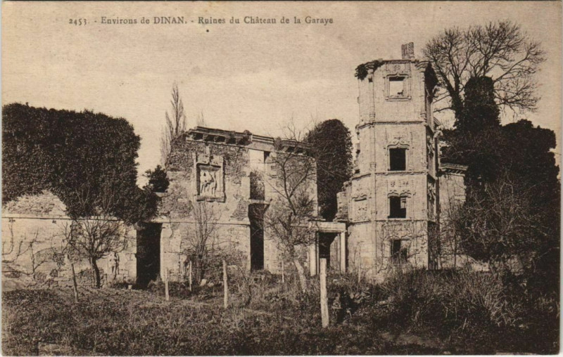 Carte postale ancienne Dinan Environs - Ruines du Chateau de la Garaye à Dinan