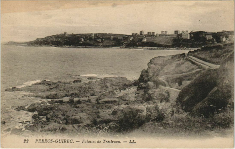 Carte postale ancienne Perros-Guirec Falaises de Trestraou à Perros-Guirec
