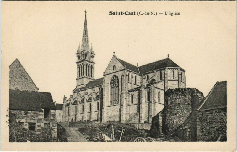 Carte postale ancienne Saint-Cast - Eglise à Saint-Cast-le-Guildo