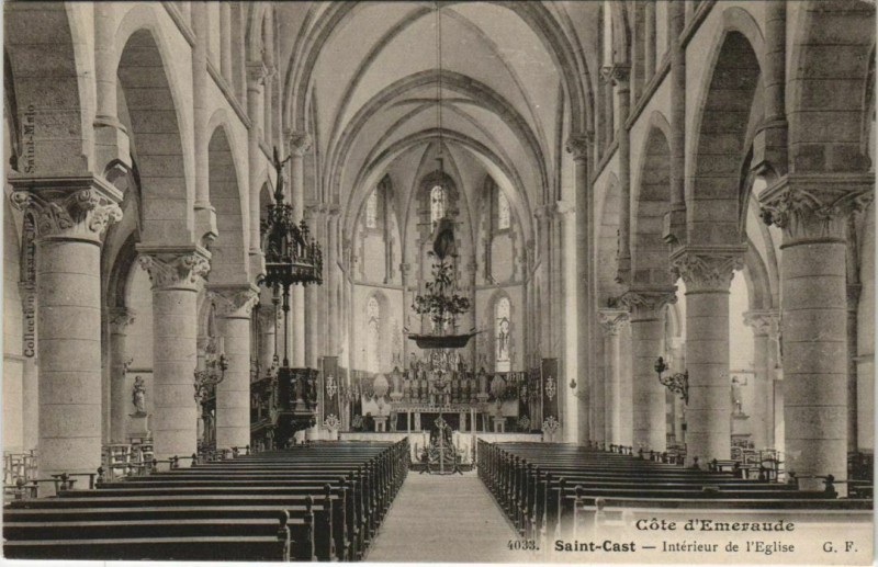 Carte postale ancienne Saint-Cast Interieur de l'Eglise