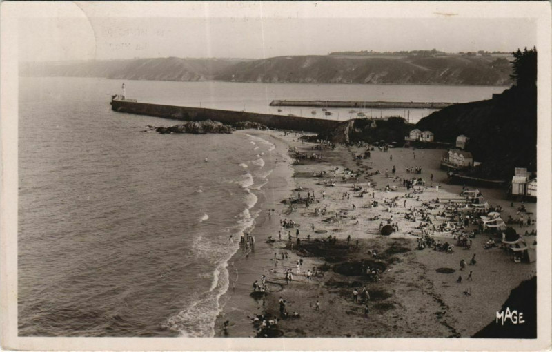 Carte postale ancienne Binic La Plage et le Mole