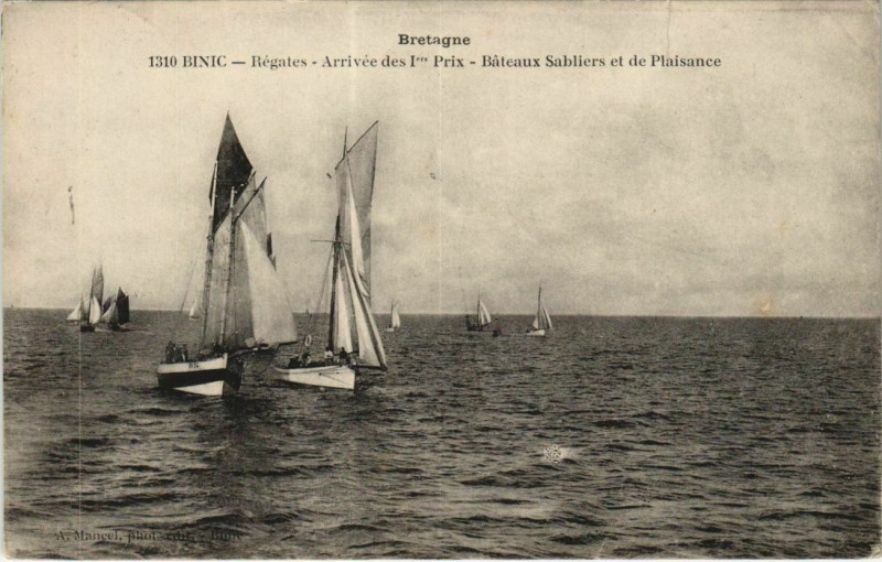 Carte postale ancienne Binic - Arrivée des régates à Binic-Étables-sur-Mer