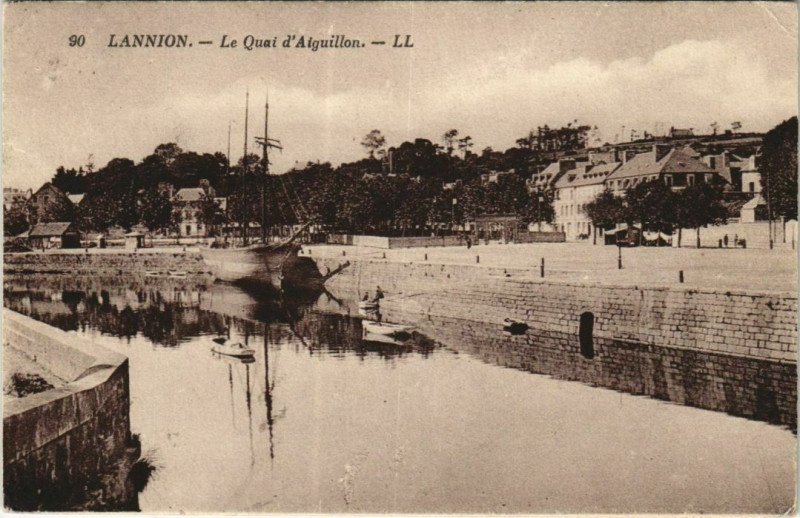 Carte postale ancienne Lannion Le Quai d'Aiguillon à Lannion