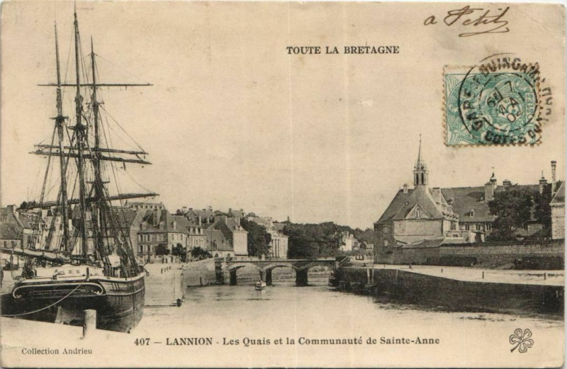 Carte postale ancienne Lannion Les Quais et la Communaute de Sainte-Anne à Lannion