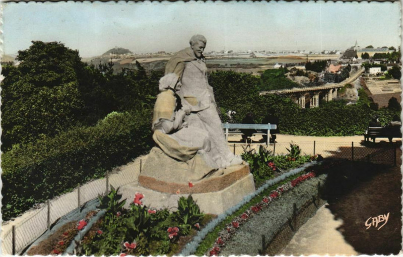 Carte postale ancienne Saint-Brieuc Monument Anatole Le Braz à Saint-Brieuc