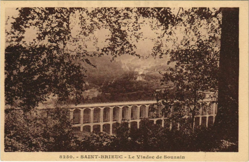 Carte postale ancienne Saint-Brieuc Le Viaduc de Souzain à Saint-Brieuc