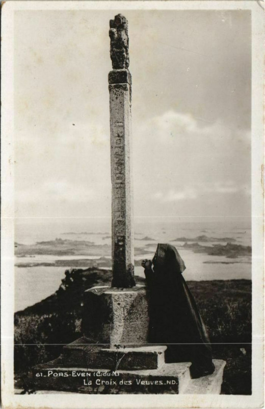 Carte postale ancienne Pors-Even - La Croix des Veuves
