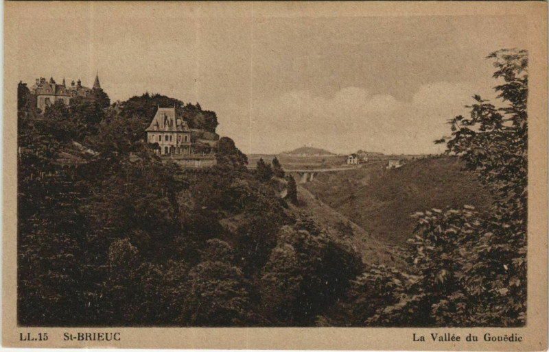 Carte postale ancienne Saint-Brieuc La Vallee du Gouedic à Saint-Brieuc