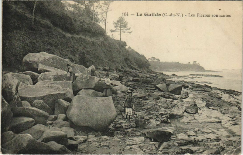 Carte postale ancienne Le Guildo Les Pierres Sonnantes