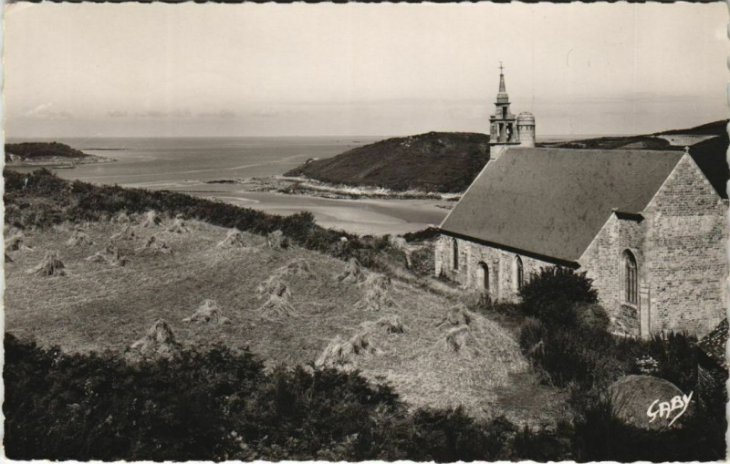 Carte postale ancienne Lannion Chapelle du Yaudet à Lannion
