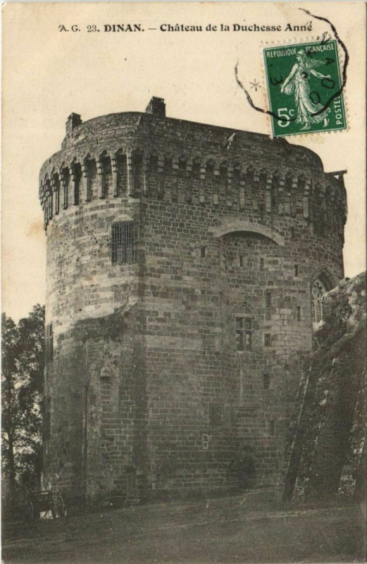 Carte postale ancienne Dinan Chateau de la Duchesse Anne à Dinan