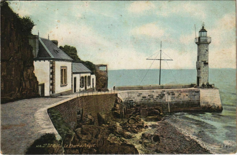 Carte postale ancienne Saint-Brieuc Le Phare du Legue à Saint-Brieuc