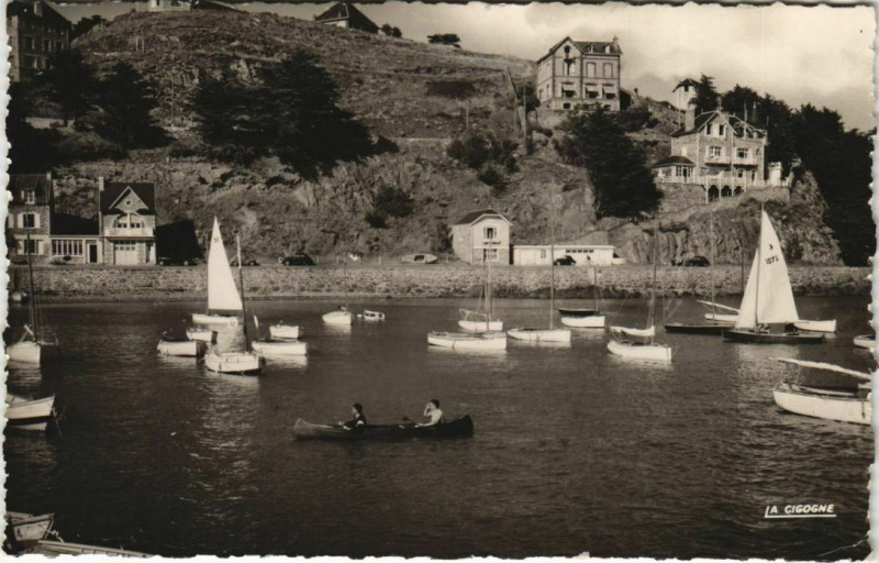 Carte postale ancienne Le Val-Andre Un Coin du Port