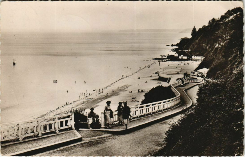 Carte postale ancienne Etables-sur-Mer La Plage des Godelins