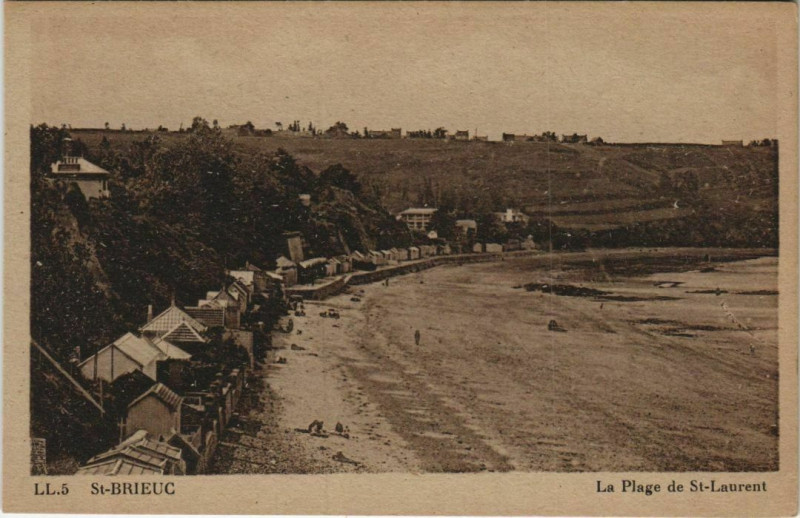 Carte postale ancienne Saint-Brieuc La Plage de Saint-Laurent à Saint-Brieuc