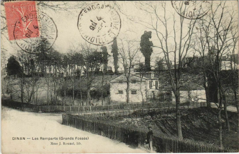 Carte postale ancienne Dinan Les Remparts à Dinan