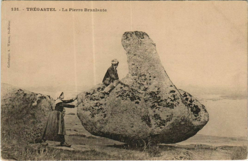 Carte postale ancienne Tregastel La Pierre Branlante