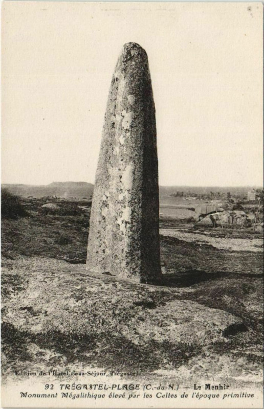 Carte postale ancienne Tregastel Plage - Le Menhir