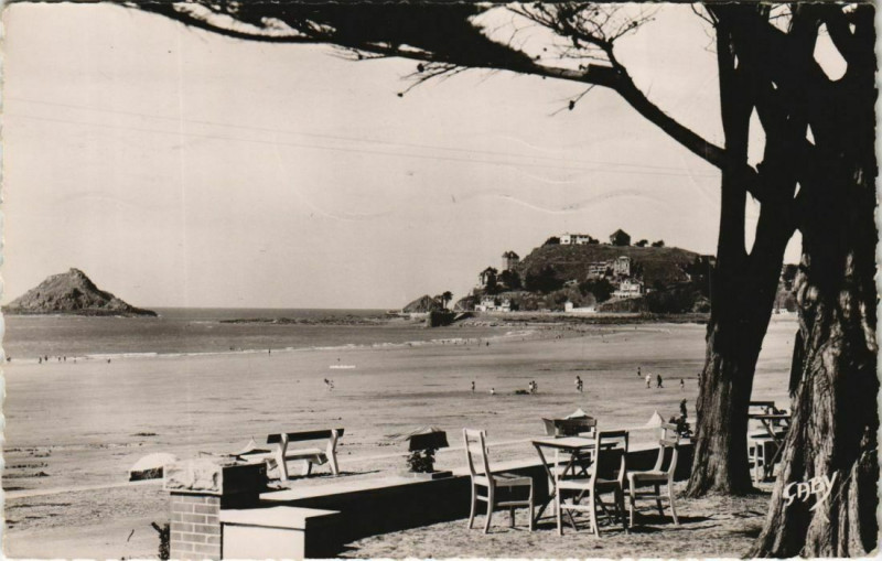 Carte postale ancienne Le Val-Andre La Pointe de Piegu et le Verdelet