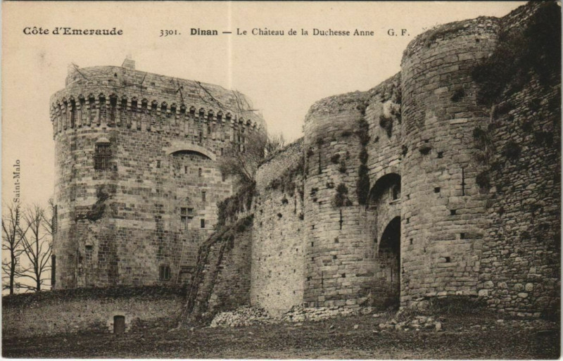 Carte postale ancienne Dinan Le Chateau de la Duchesse Anne à Dinan