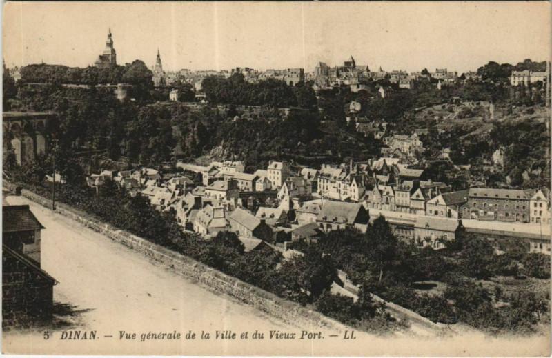 Carte postale ancienne Dinan Vue Generale à Dinan