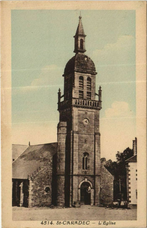 Carte postale ancienne Saint-Caradec L'Eglise à Saint-Caradec