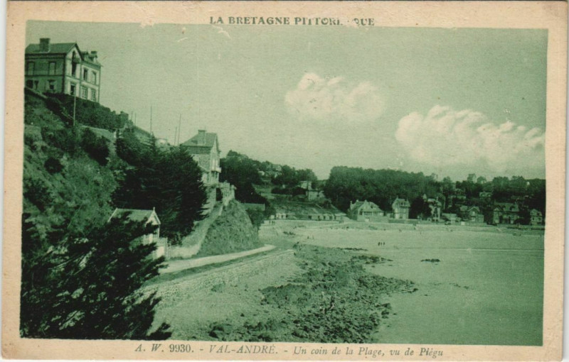 Carte postale ancienne Le Val-Andre Un Coin de la Plage - Vu de Piegu