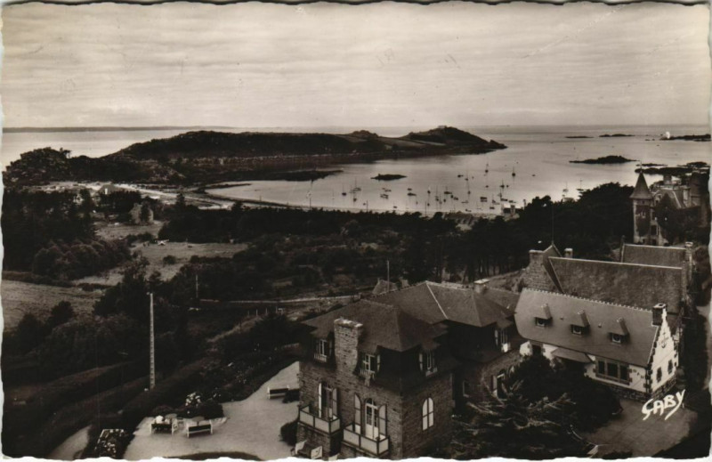 Carte postale ancienne Trebeurden Le Port et l'Ile Milliau