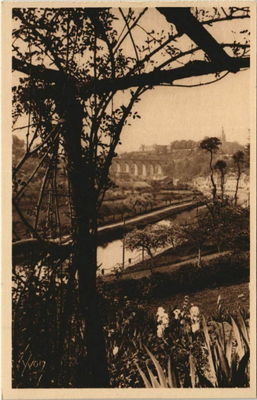 Carte postale ancienne Dinan Vue Generale à Dinan