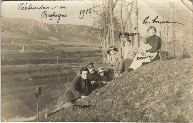 Carte postale ancienne Trebeurden People on Excursion