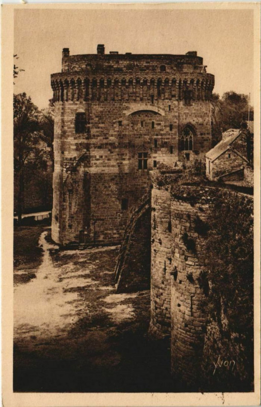 Carte postale ancienne Dinan Chateau de la Duchesse Anne à Dinan