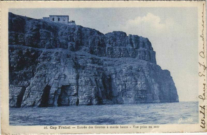 Carte postale ancienne Cap Frehel Entree des Grottes a Maree Haute