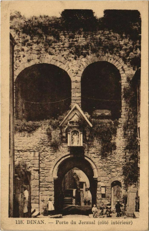 Carte postale ancienne Dinan Porte du Jerzual à Dinan