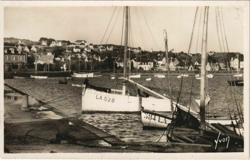 Carte postale ancienne Perros-Guirec Le Port à Perros-Guirec
