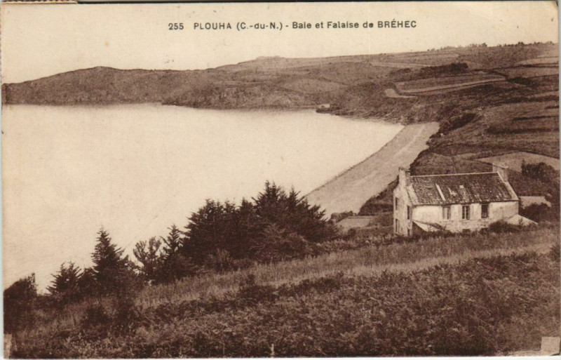 Carte postale ancienne Plouha Baie et Falaise de Brehec à Plouha