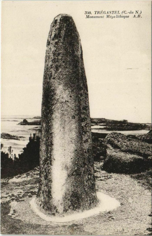 Carte postale ancienne Tregastel Monument Megalithique