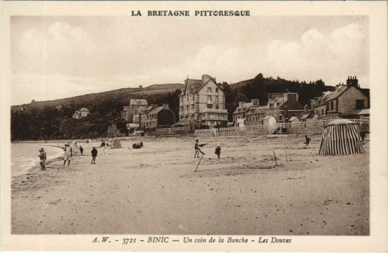 Carte postale ancienne Binic Un Coin de la Banche - Les Douves