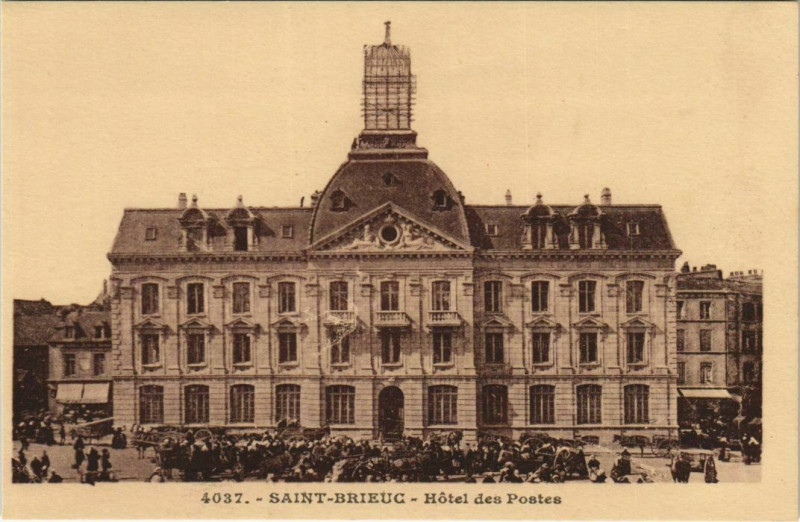 Carte postale ancienne Saint-Brieuc Hotel des Postes à Saint-Brieuc