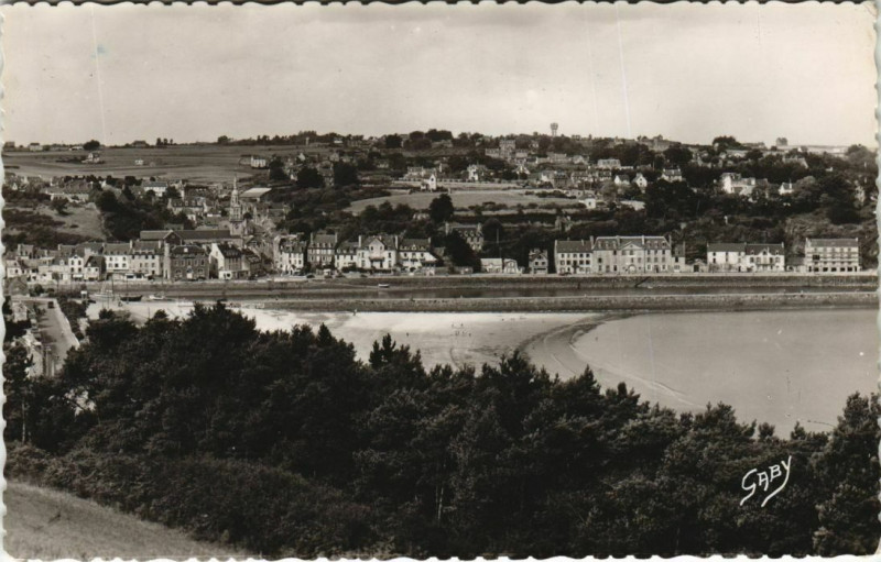 Carte postale ancienne Binic Plage de la Banche - Quai Jean Bart
