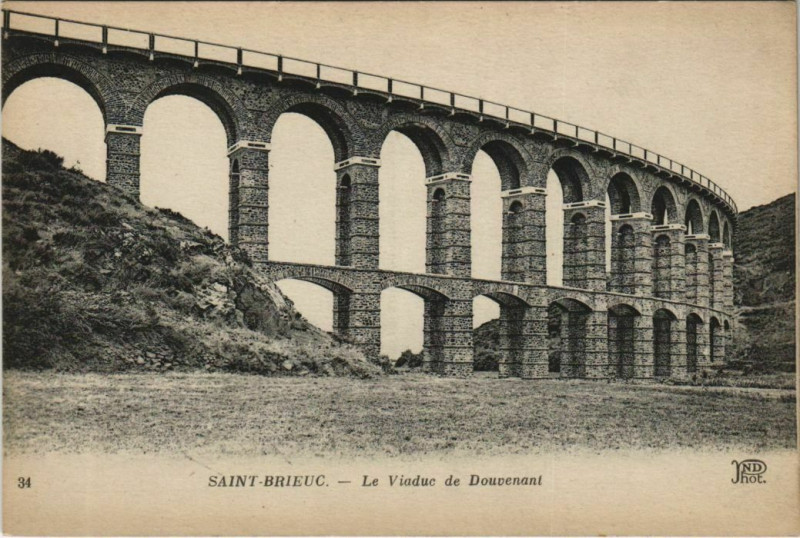 Carte postale ancienne Saint-Brieuc Le Viaduc de Douvenant à Saint-Brieuc