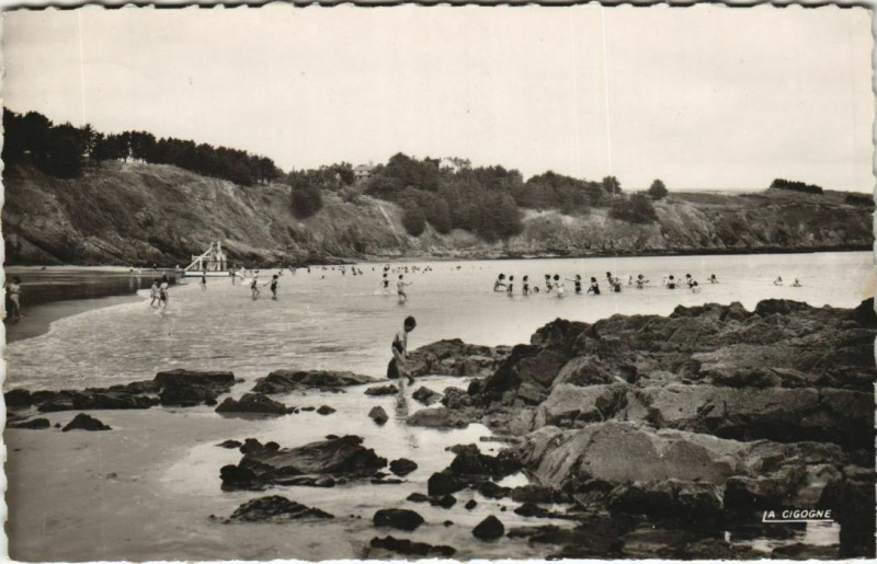 Carte postale ancienne Binic Plage de l'Avant-Port