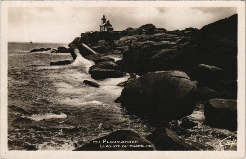 Carte postale ancienne Ploumanac'H La Pointe du Phare