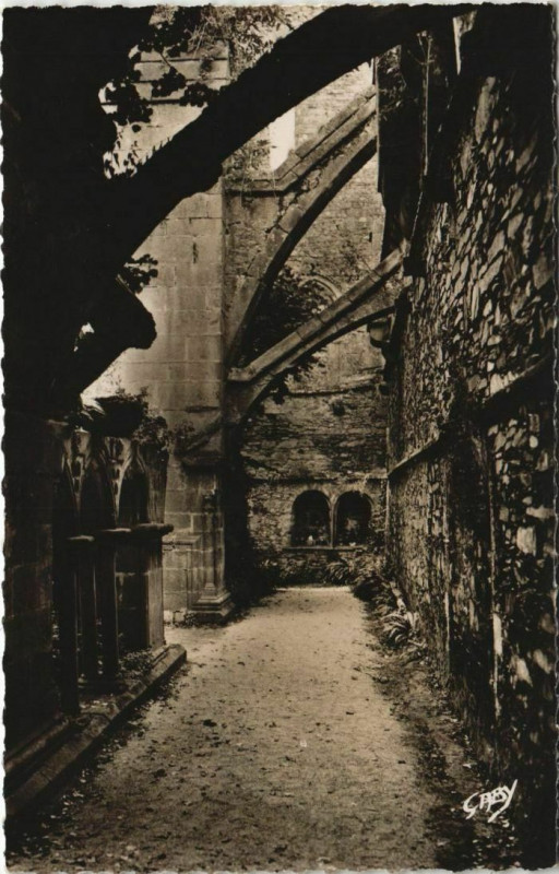 Carte postale ancienne Paimpol Kerity - Abbaye de Beauport - Le Cloitre à Paimpol