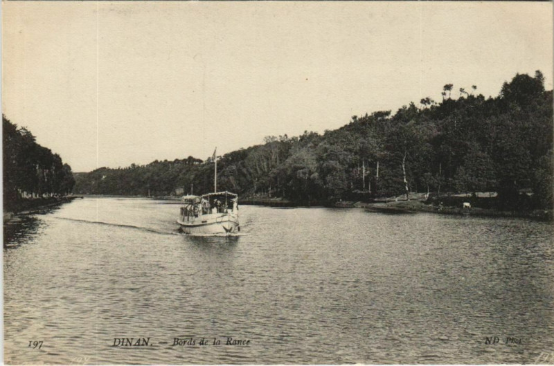 Carte postale ancienne Dinan Bords de la Rance à Dinan